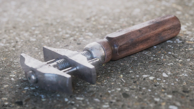 Another angle on the wrench, showing the vice.