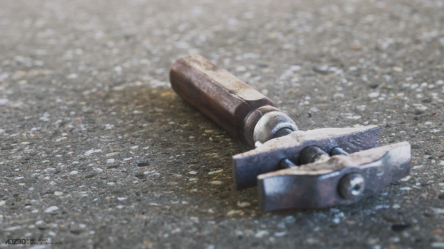 An angle showing the tip of a vice of the french wrench.